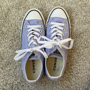 Converse women’s low top light purple sneakers